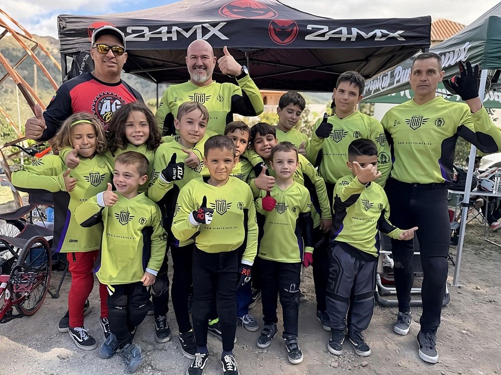 Equipo Dirtybike en  Vélez de Benaudalla